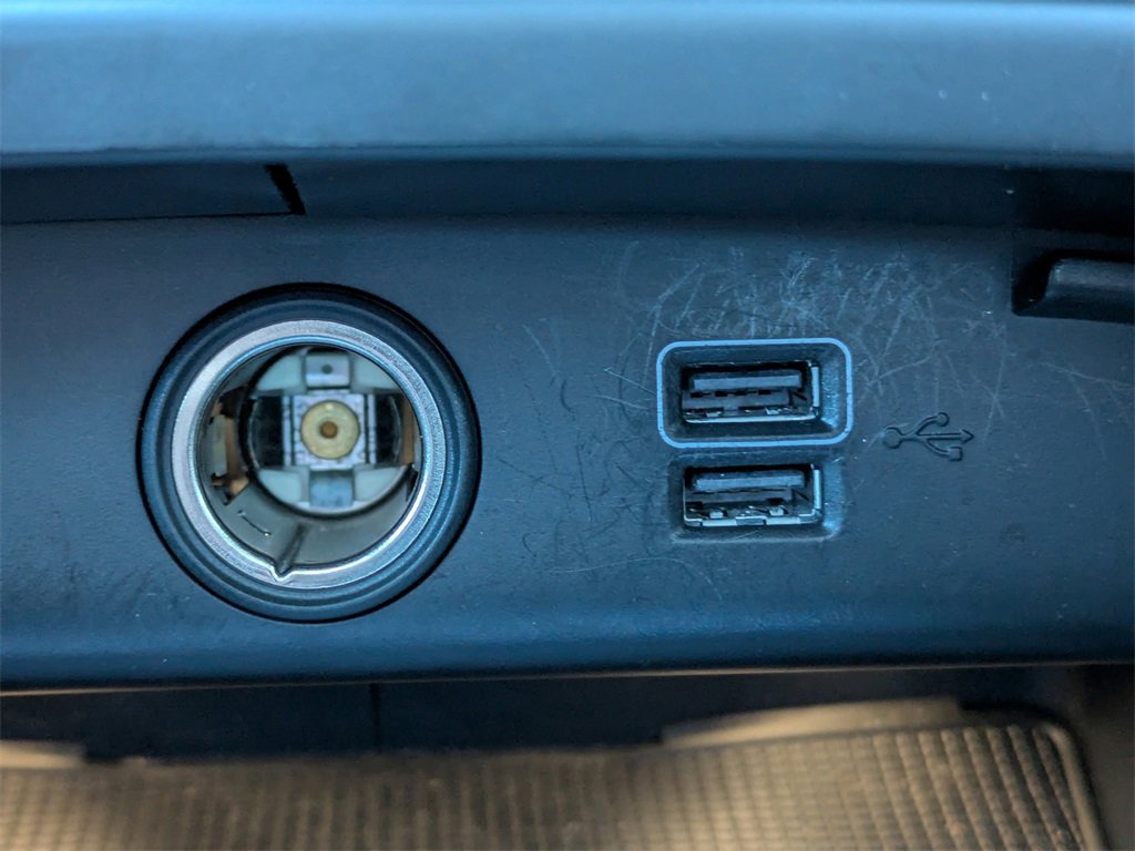 Used 2021 Volvo XC40 T5 R-Design w/ Climate Package image 27