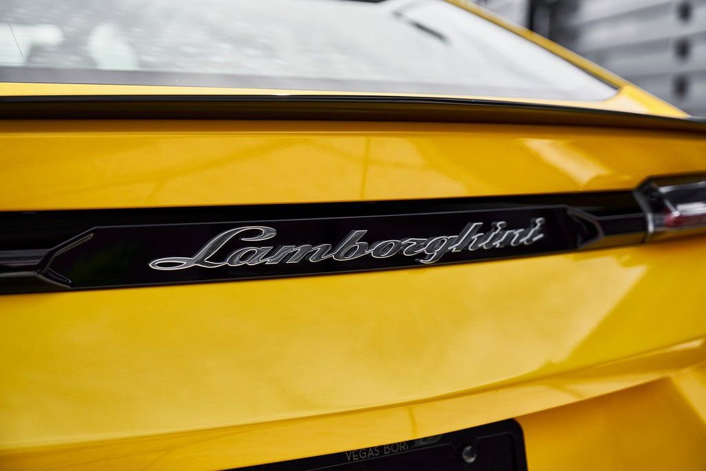 Used 2021 Lamborghini Urus AWD/4WD image 11