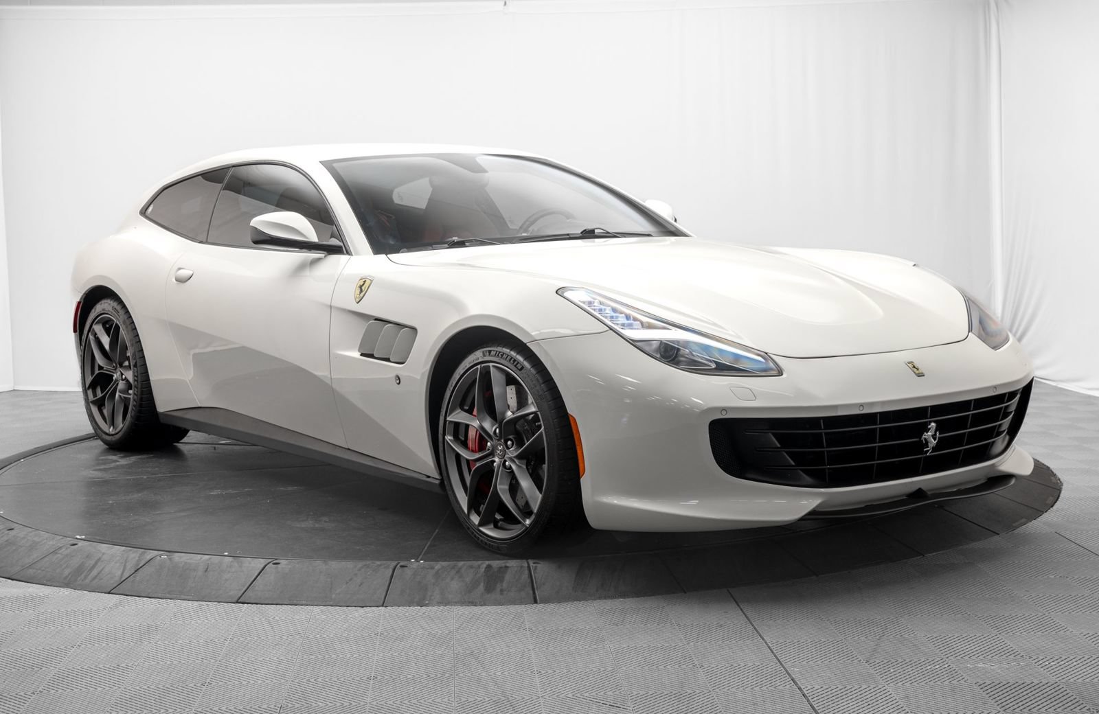 Used 2018 Ferrari GTC4Lusso T RWD image 9
