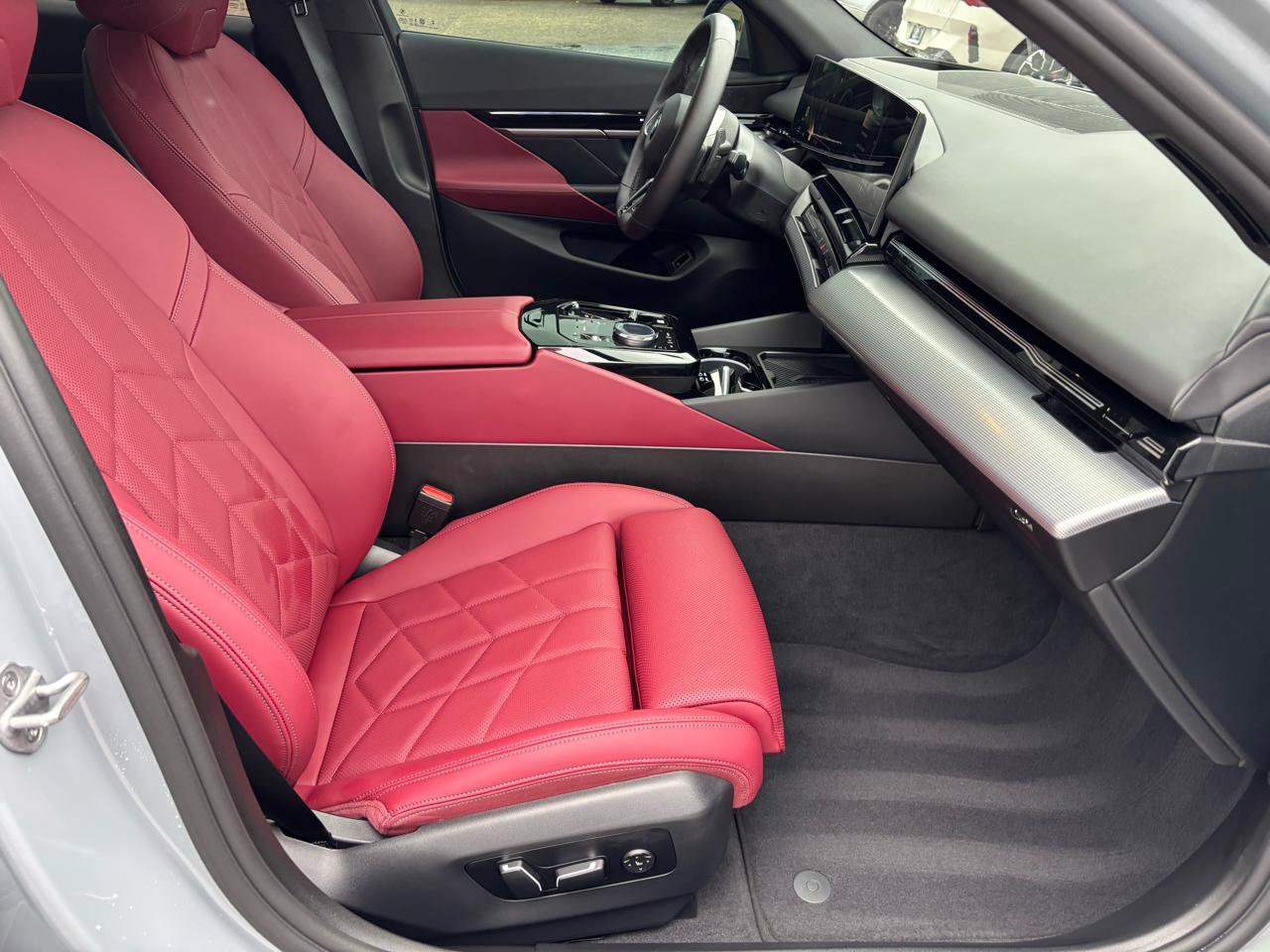 Used 2026 BMW 530i w/ M Sport Package RWD image 21