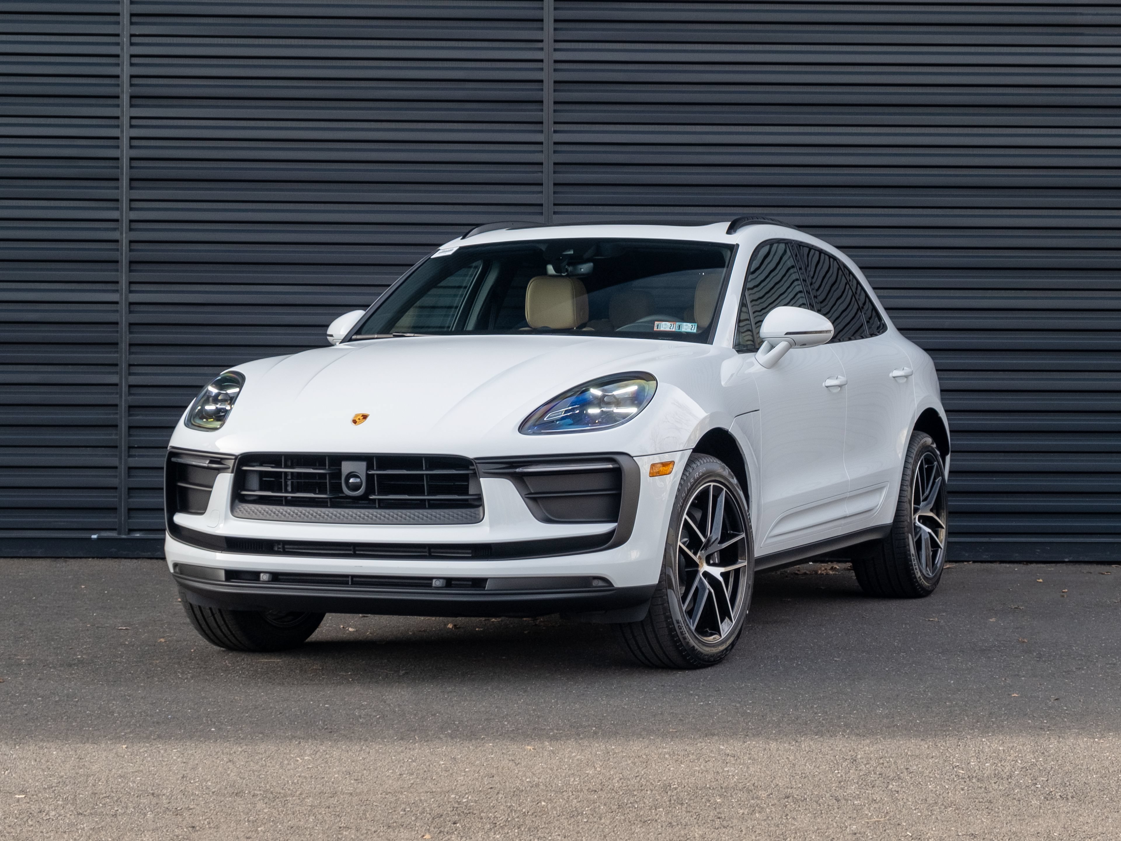 Certified 2026 Porsche Macan AWD/4WD image 1