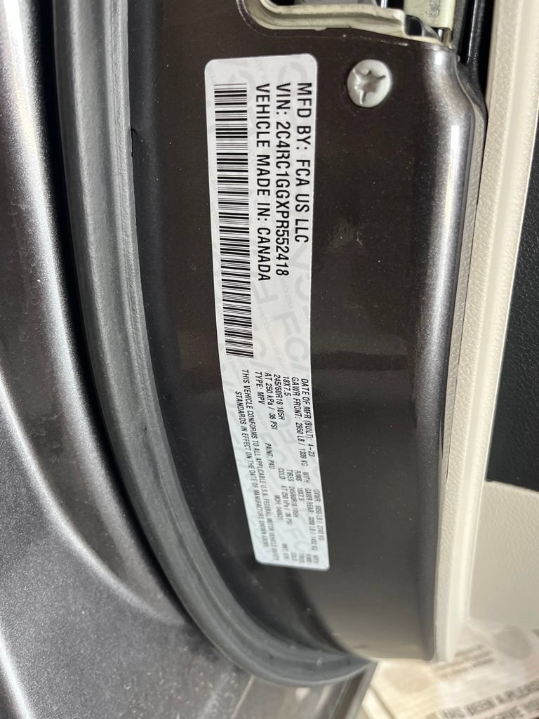 Used 2023 Chrysler Pacifica Limited FWD image 80