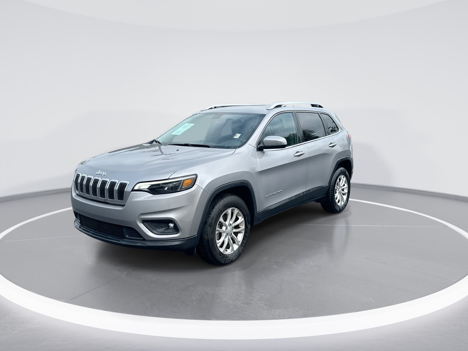 Used 2019 Jeep Cherokee Latitude w/ Cold Weather Group AWD/4WD image 5