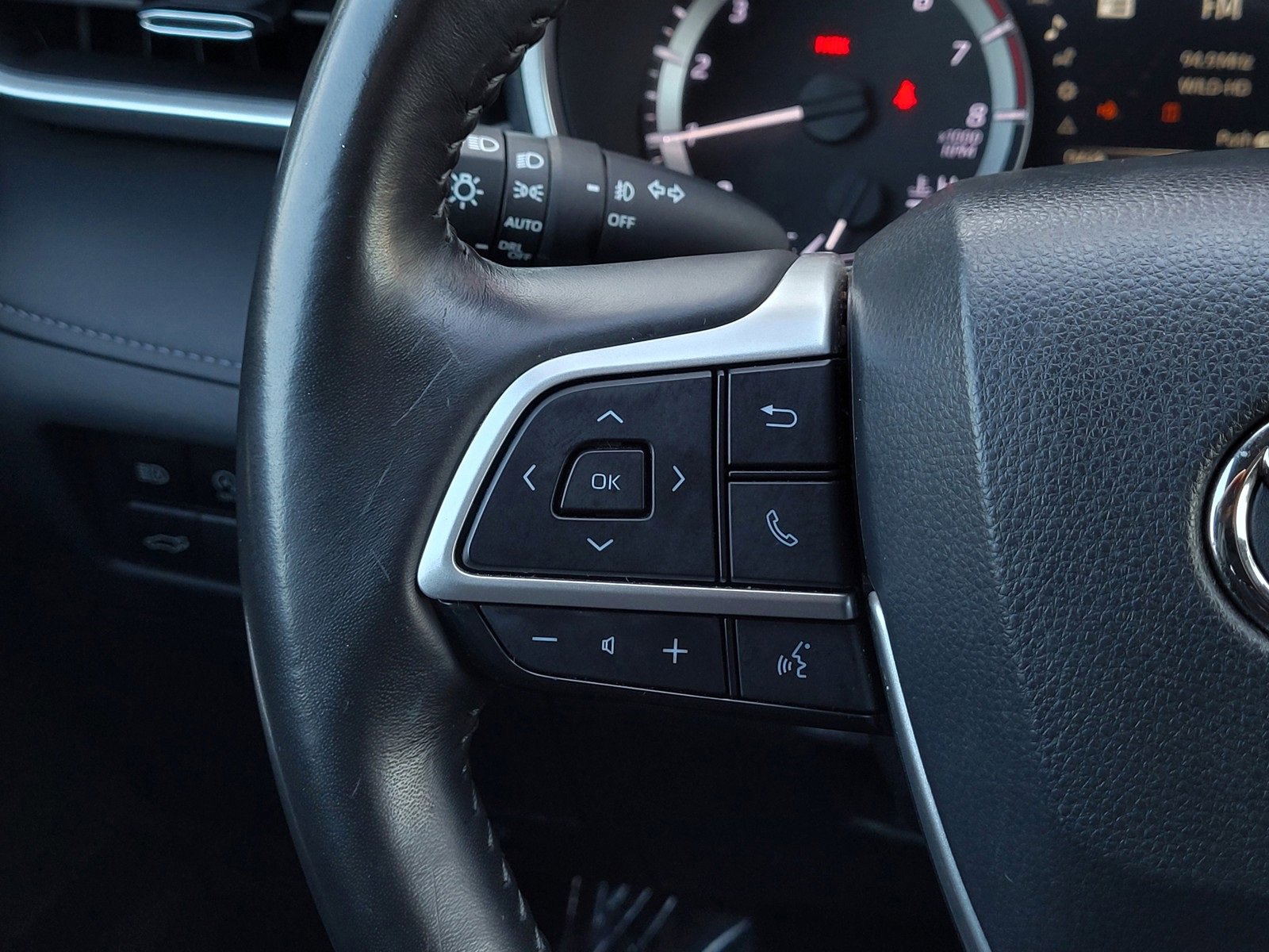 Certified 2024 Toyota Highlander XLE image 24