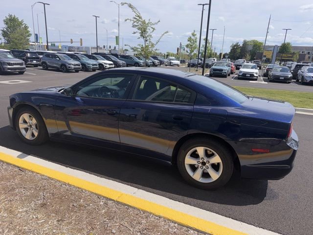 Used 2013 Dodge Charger SE RWD image 8