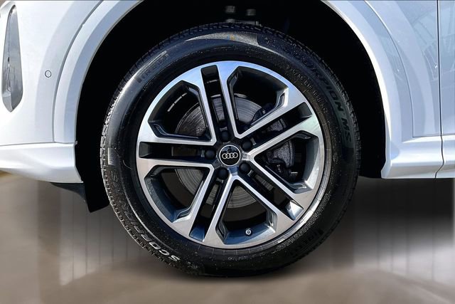 Used 2025 Audi Q5 Premium w/ Convenience Package image 34