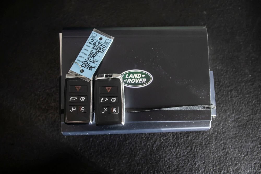 Used 2025 Land Rover Range Rover SE AWD/4WD image 44