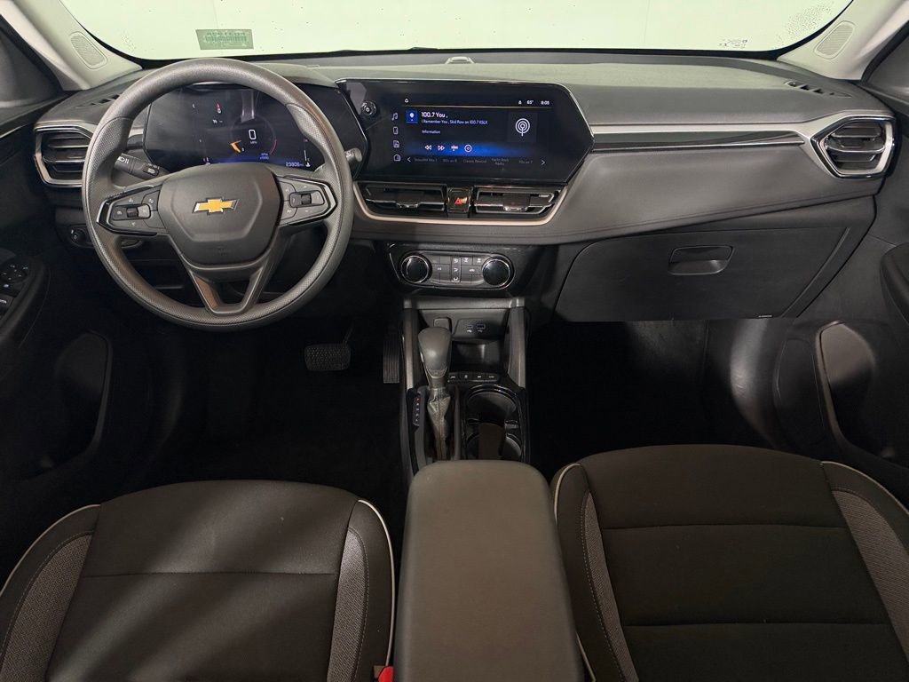 Used 2025 Chevrolet TrailBlazer LT AWD/4WD image 12