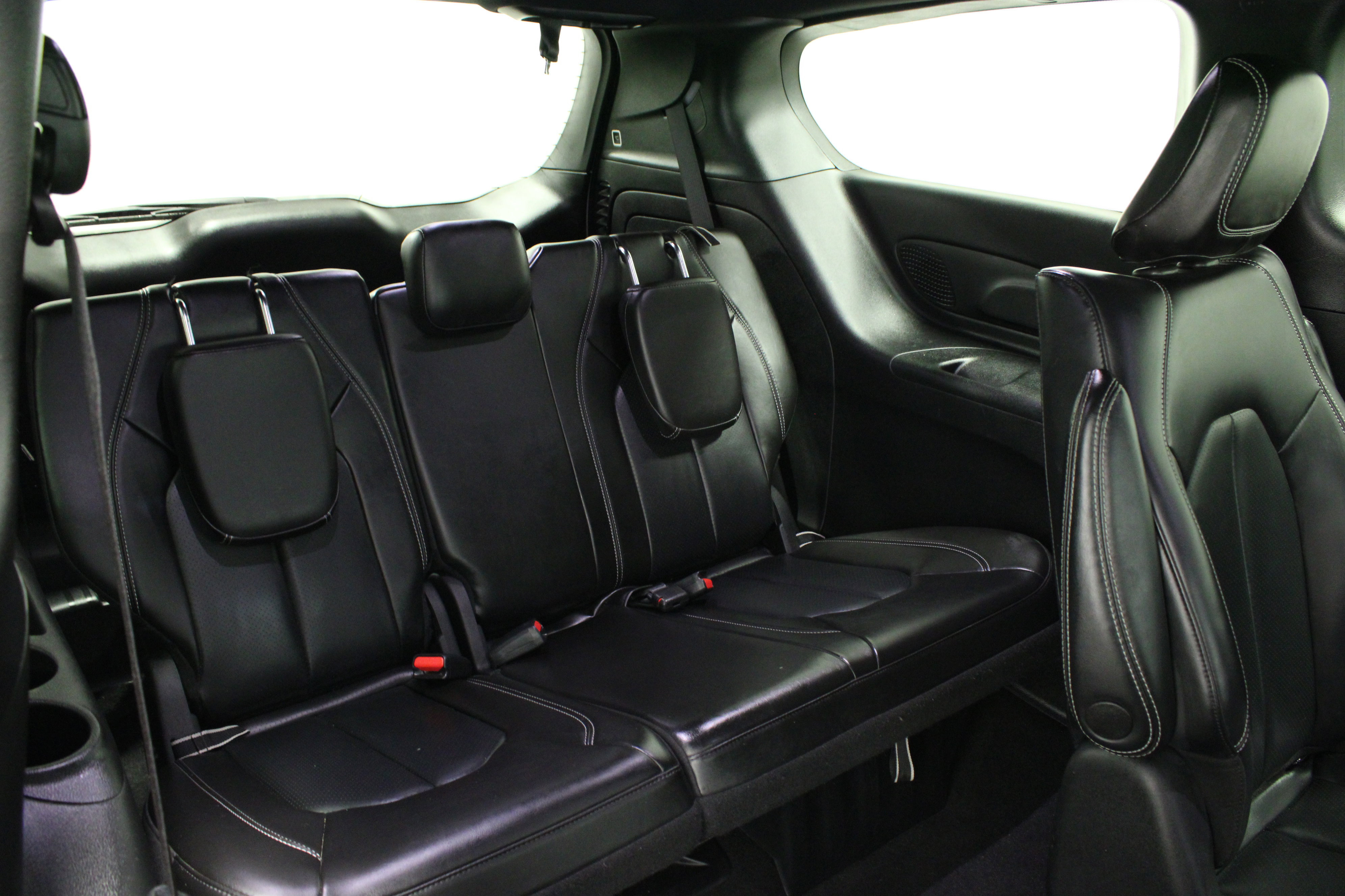 Used 2023 Chrysler Pacifica Touring-L w/ Uconnect Theater Family Group image 16