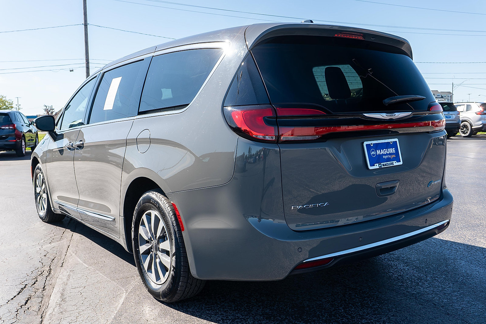 Used 2023 Chrysler Pacifica Limited FWD image 8