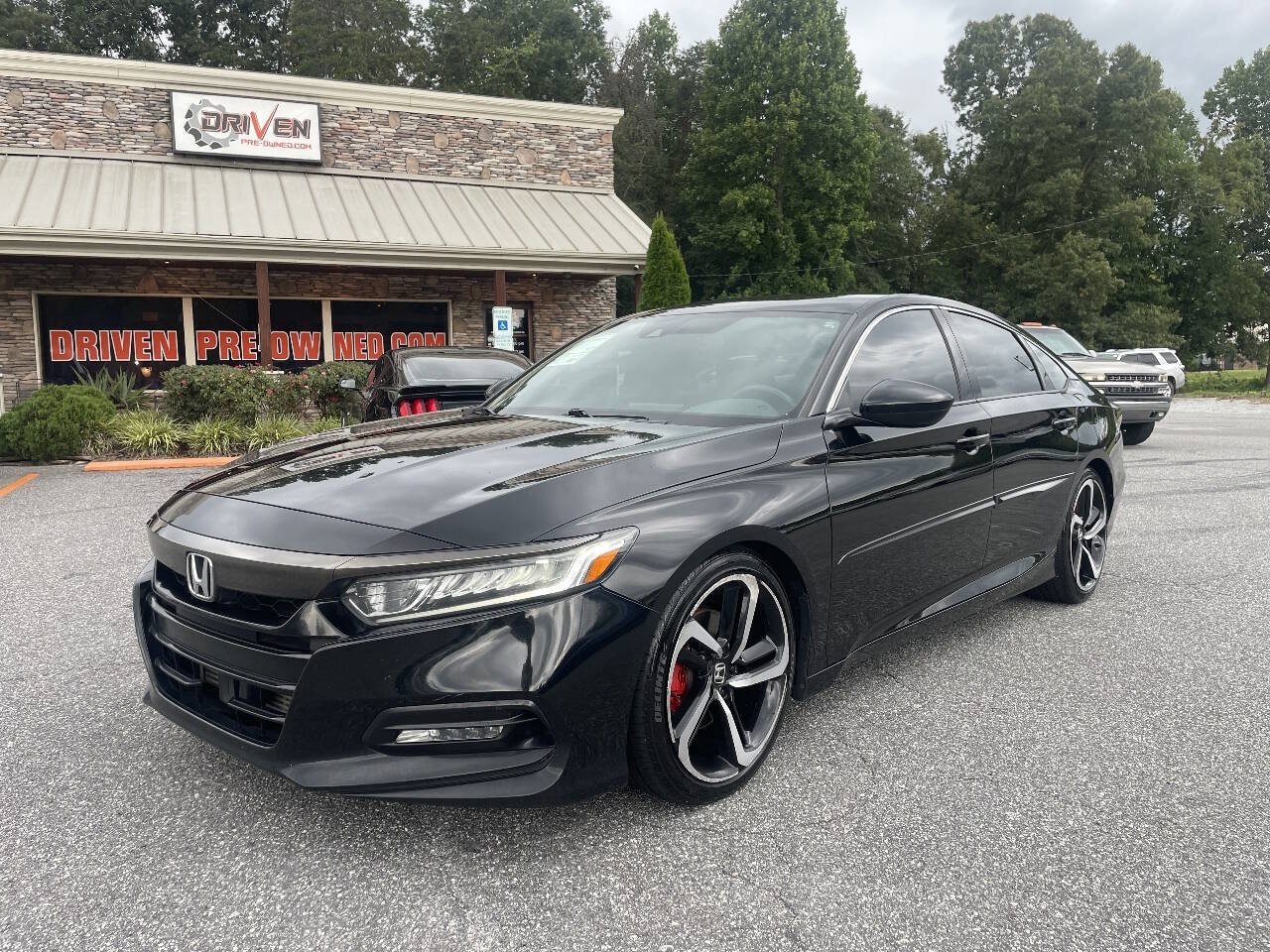 Used 2018 Honda Accord Sport image 4