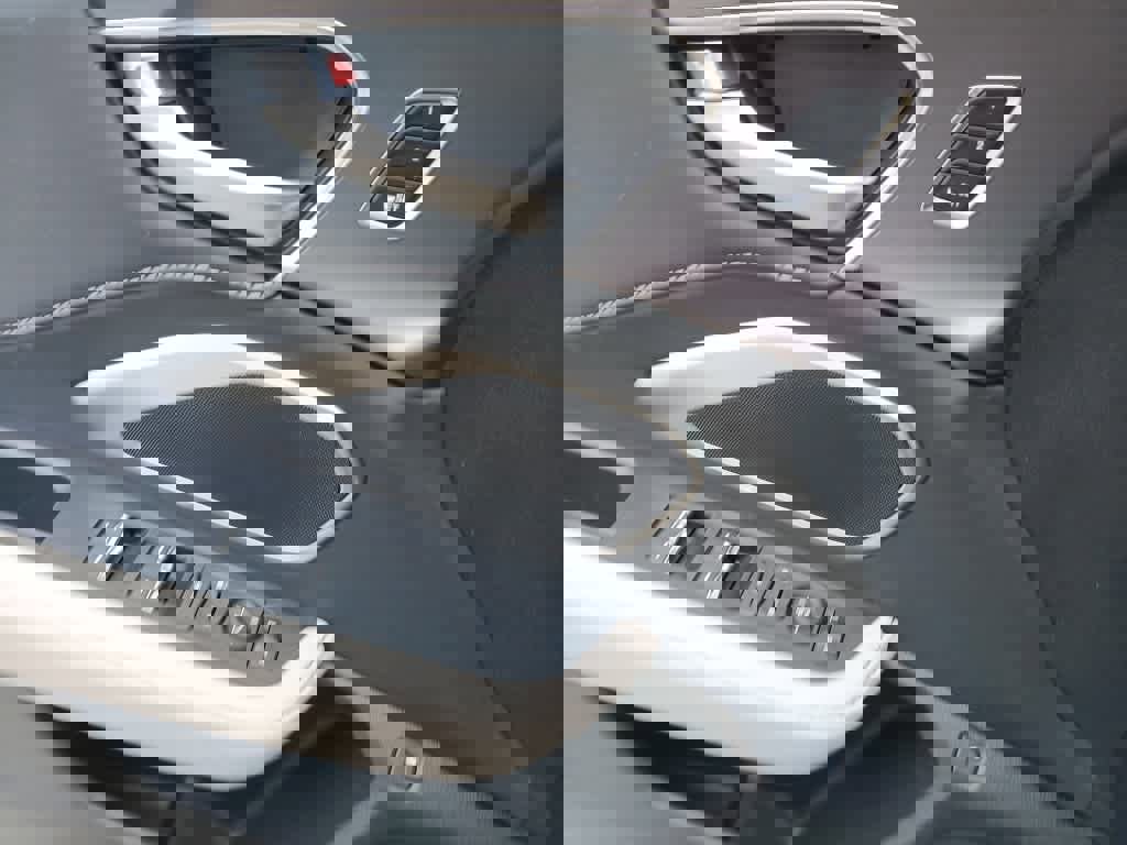 Used 2025 Acura RDX SH-AWD image 16