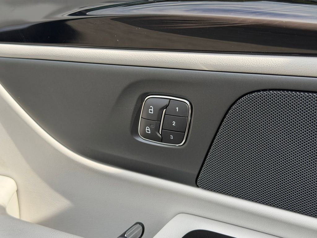 New 2026 Lincoln Nautilus Reserve w/ Jet Appearance Package AWD/4WD image 19