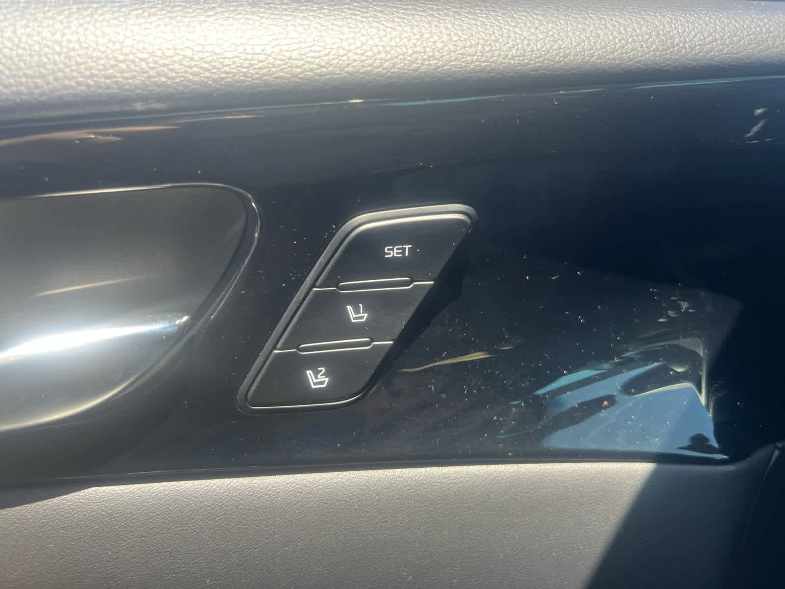 Used 2020 Kia Cadenza Limited image 14