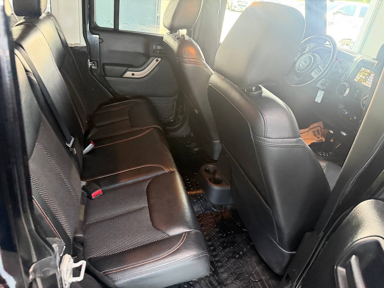 Used 2017 Jeep Wrangler Unlimited Sahara AWD/4WD image 10