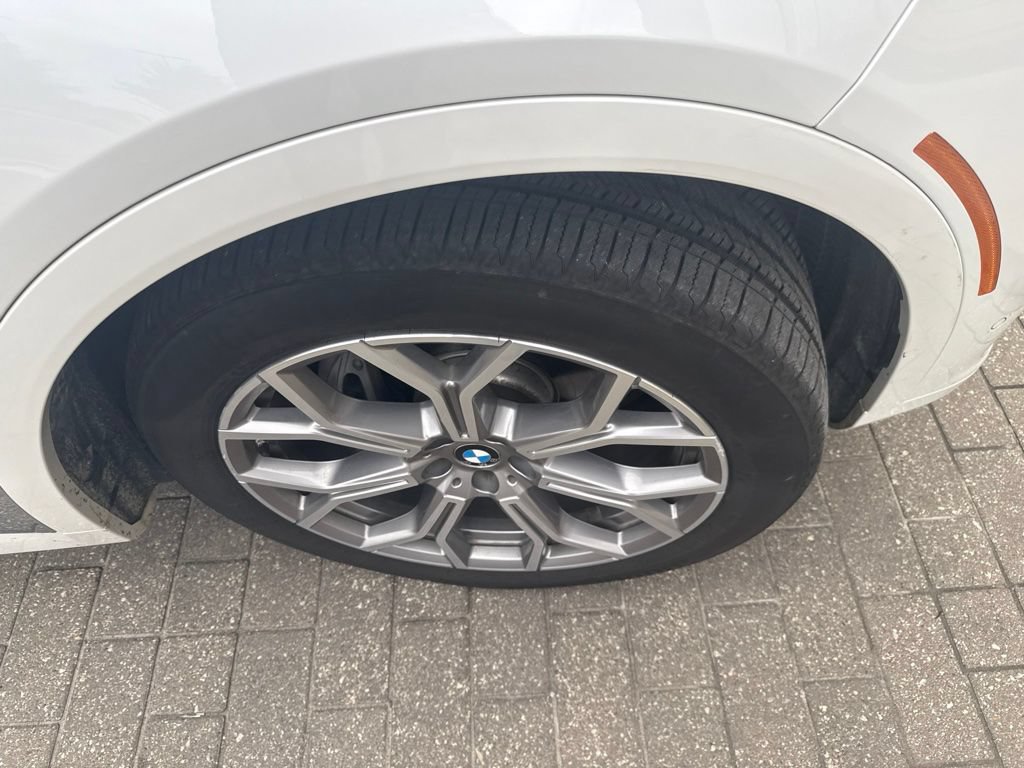 Used 2019 BMW X7 xDrive40i w/ Premium Package AWD/4WD image 12