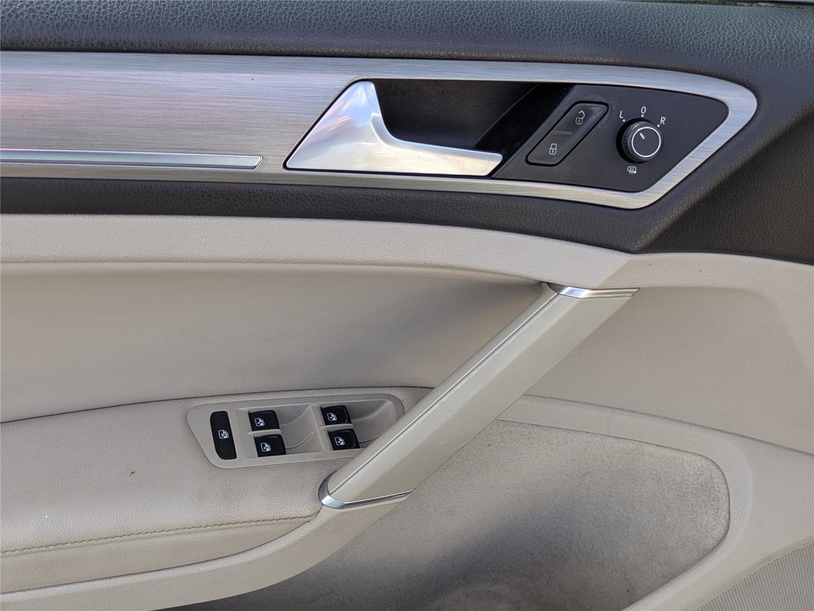 Used 2016 Volkswagen Golf SE w/ Lighting Package image 12