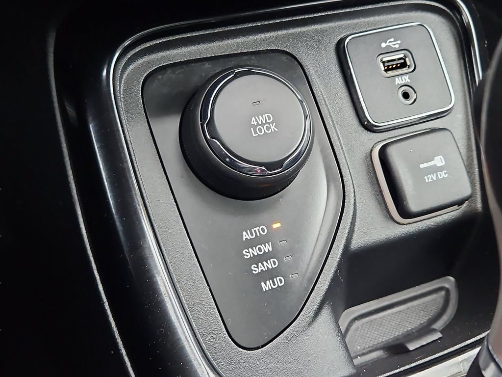 Used 2017 Jeep Compass Limited w/ Navigation Group AWD/4WD image 18
