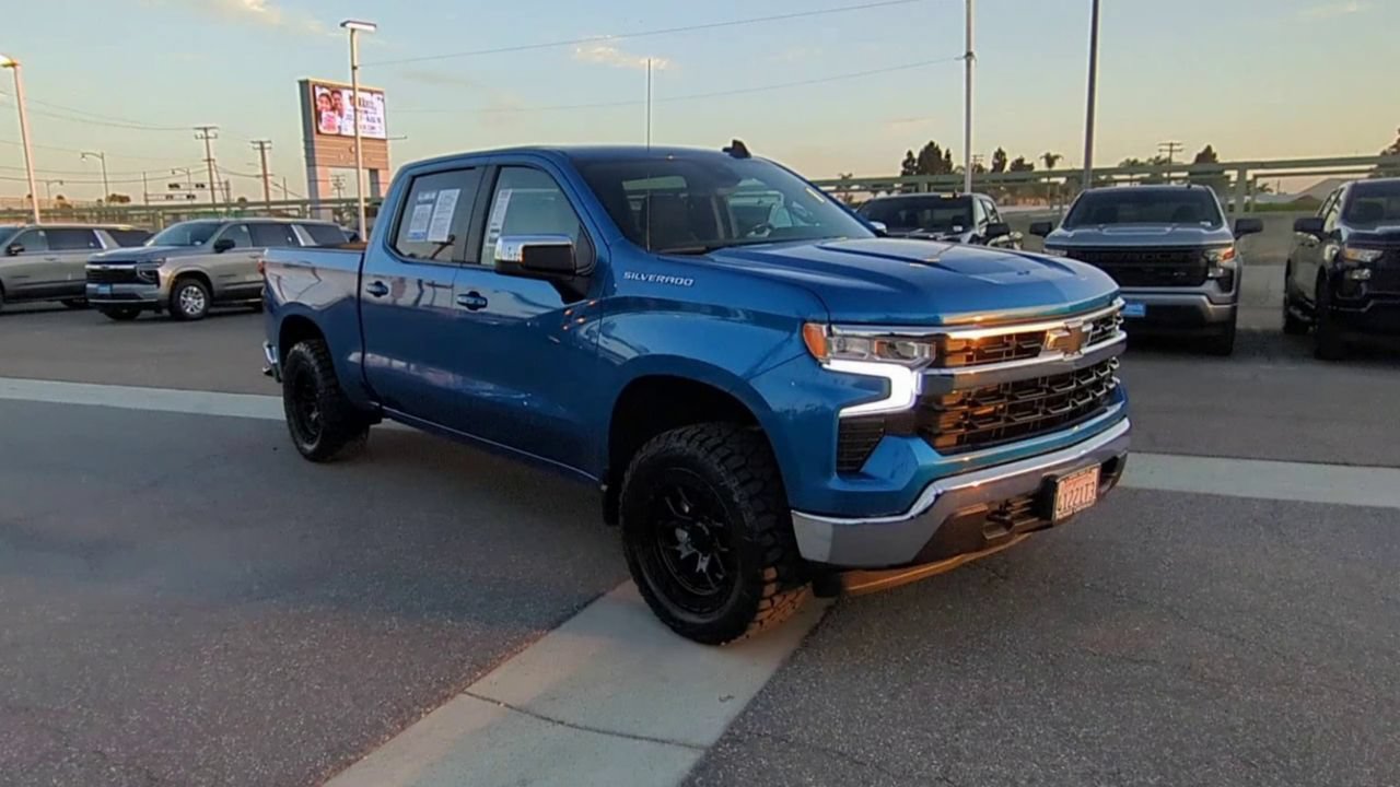 Used 2022 Chevrolet Silverado 1500 LT w/ Protection Package AWD/4WD image 2
