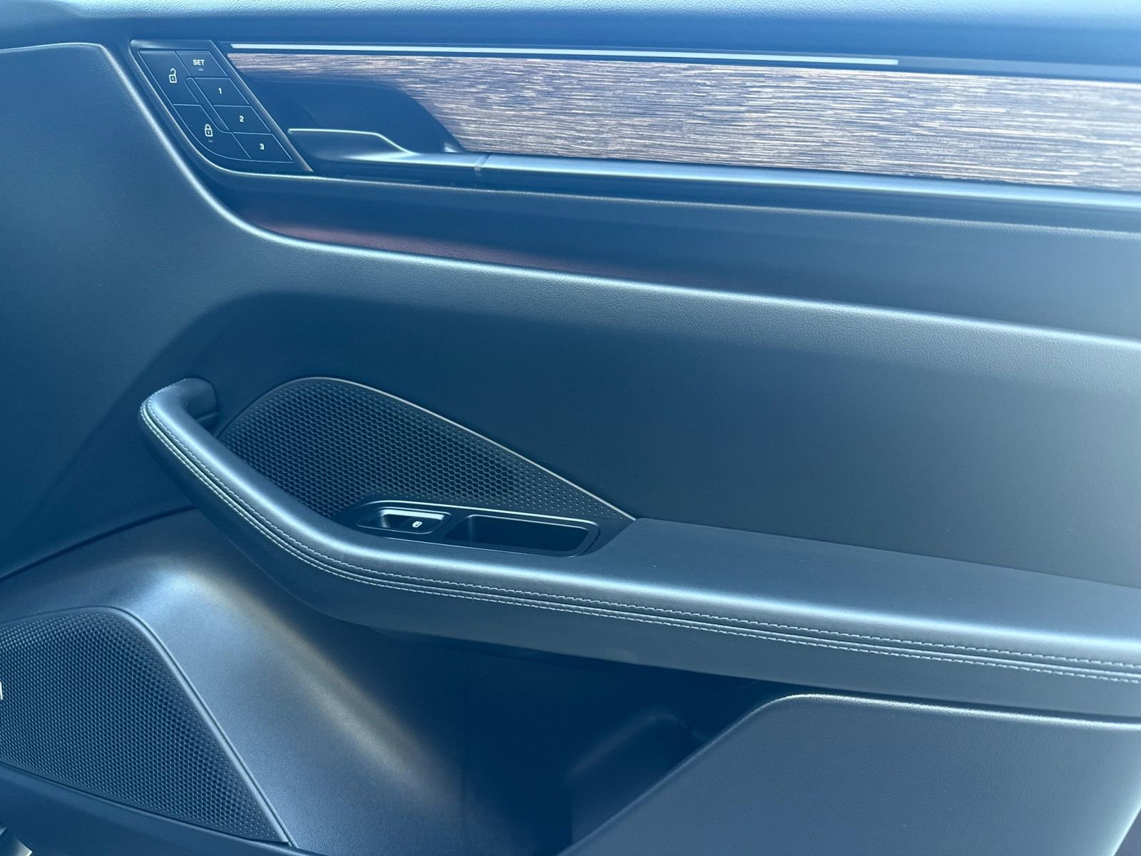 Used 2025 Porsche Macan Electric image 20