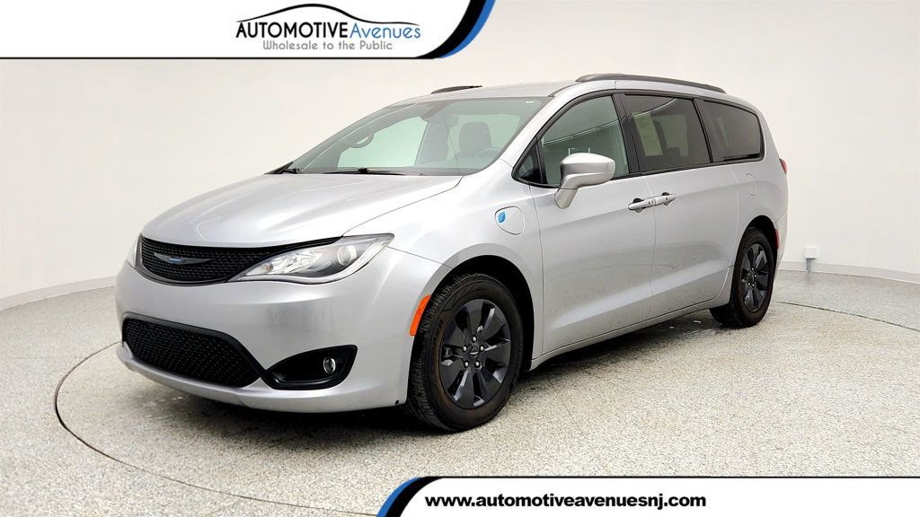 Used 2020 Chrysler Pacifica Touring-L w/ S Appearance Package