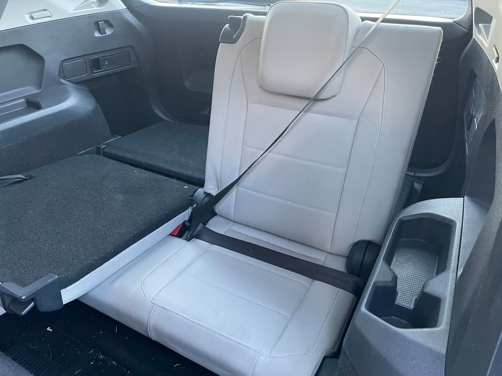 Used 2021 Volkswagen Tiguan SE w/ 3rd Row Seat Package image 13