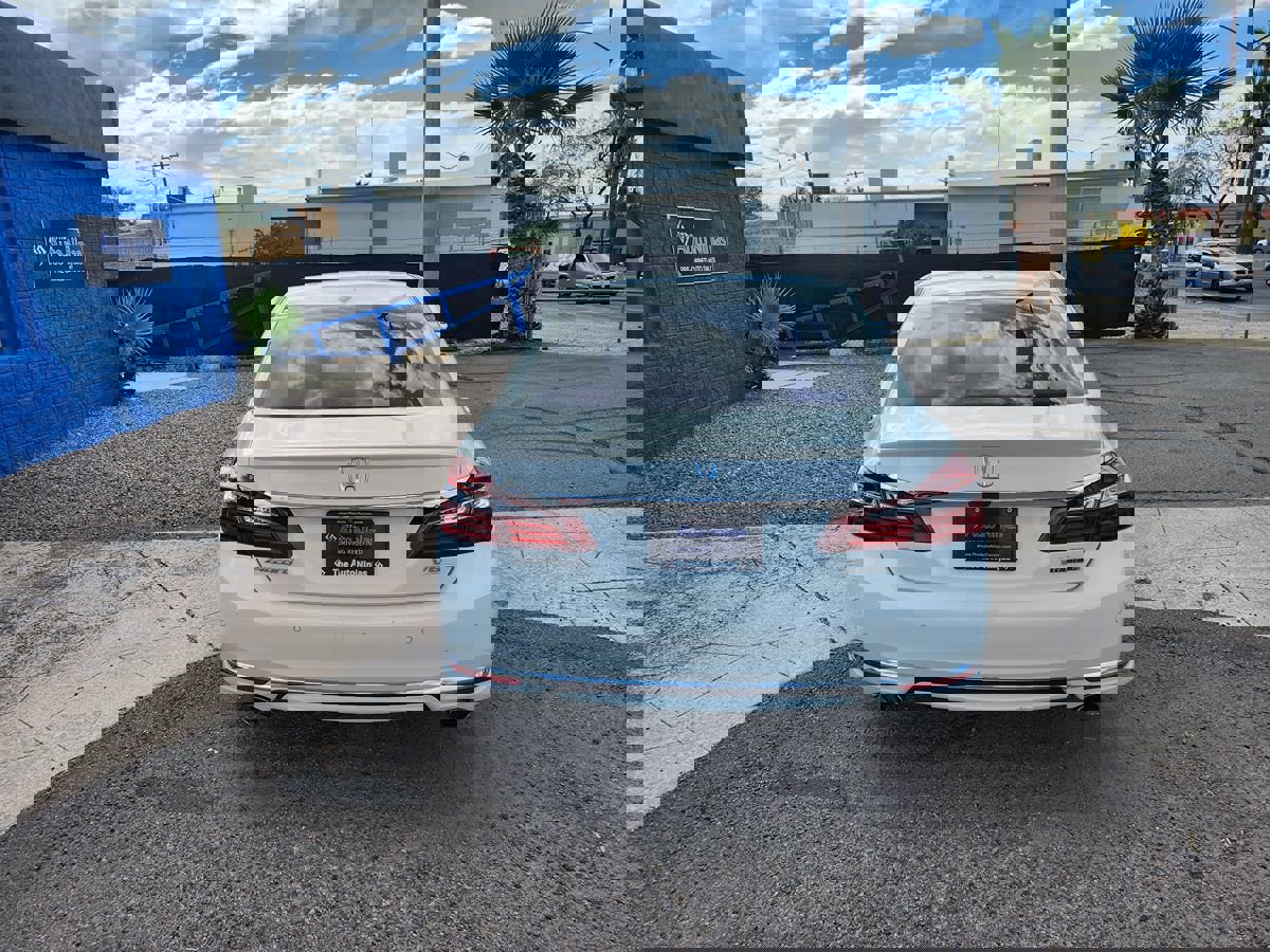 Used 2017 Honda Accord Touring image 12