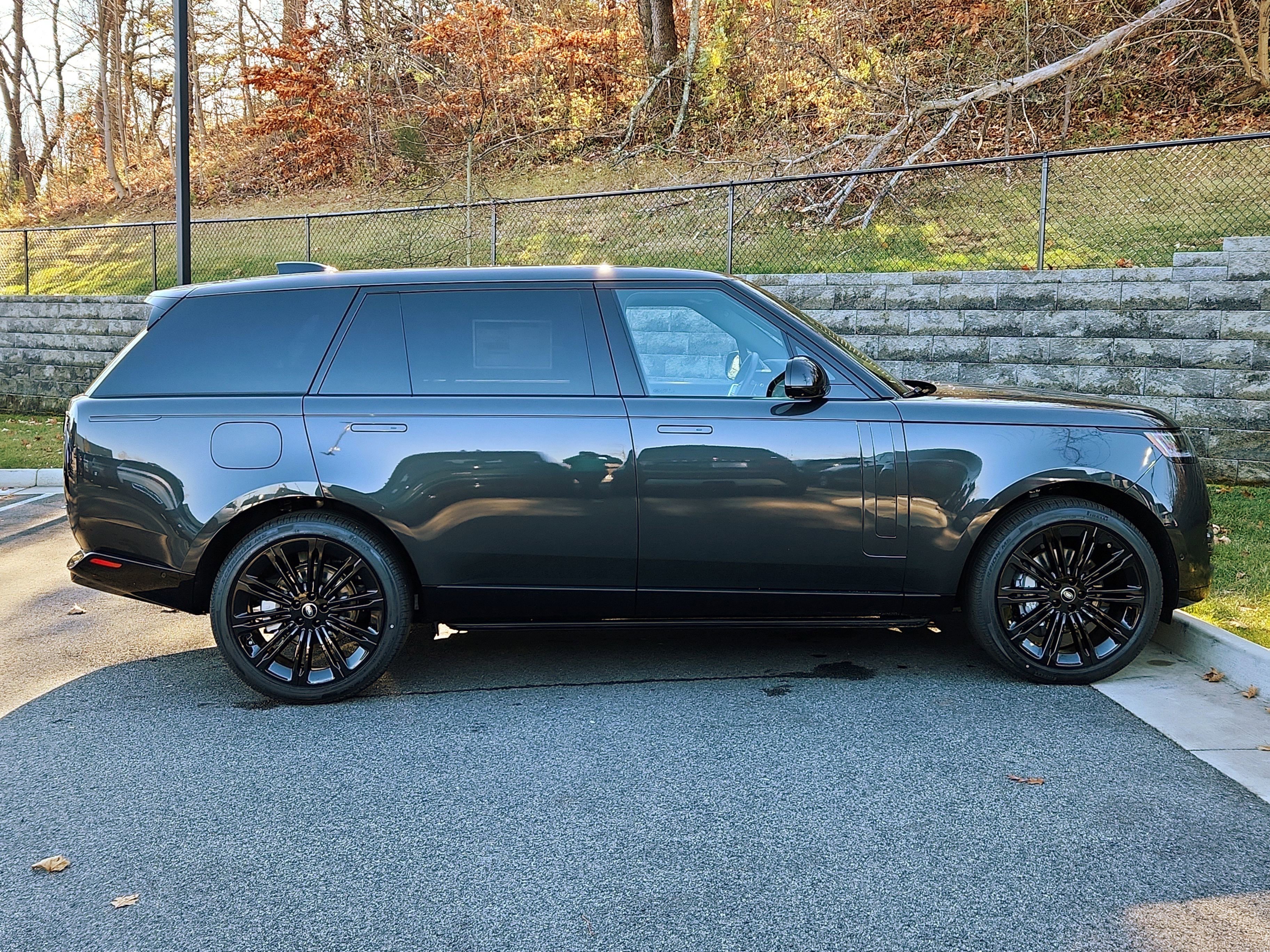 New 2025 Land Rover Range Rover Long Wheelbase SE image 11