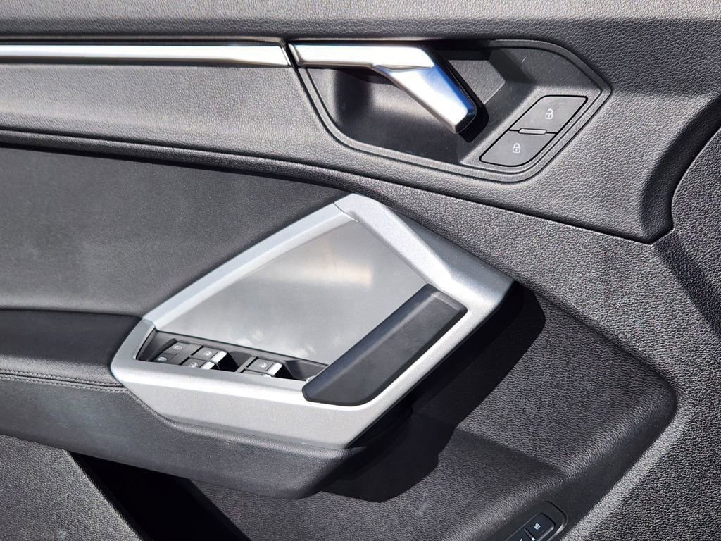 Used 2024 Audi Q3 2.0T Premium image 12