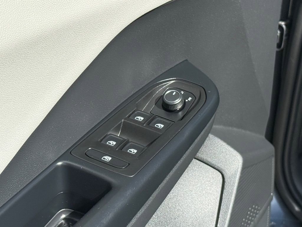 New 2026 Volkswagen Taos S image 9