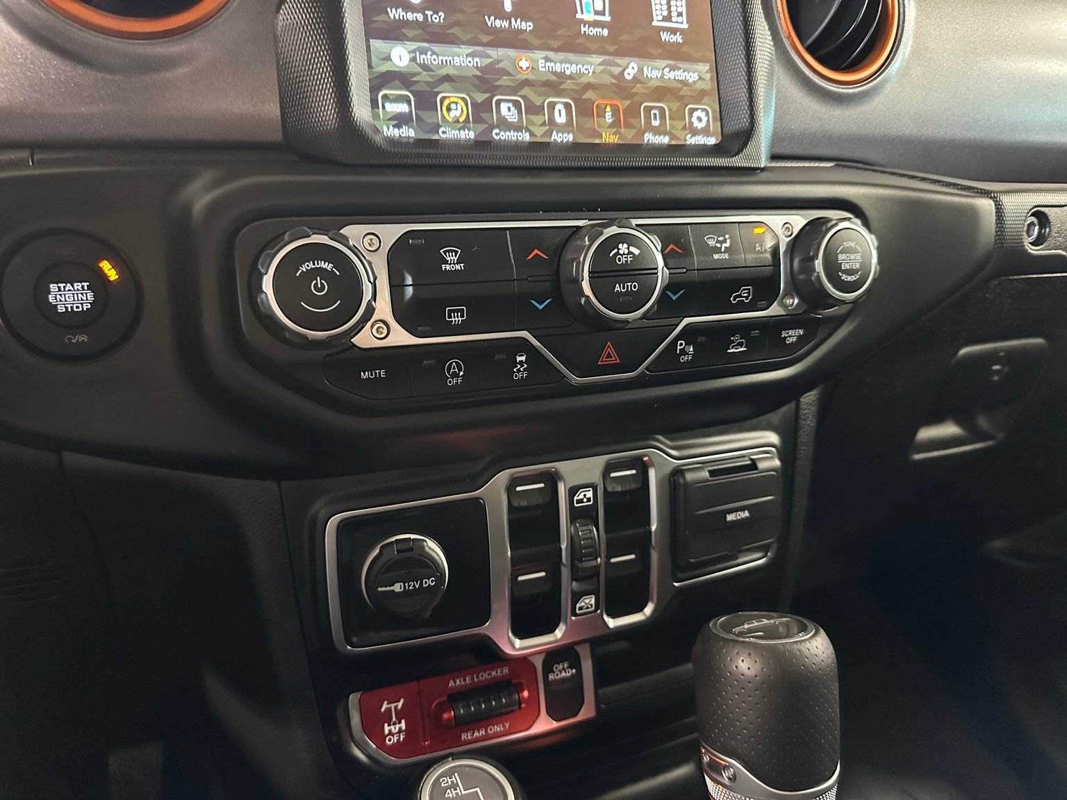 Used 2023 Jeep Gladiator Mojave w/ LED Lighting Group AWD/4WD image 29