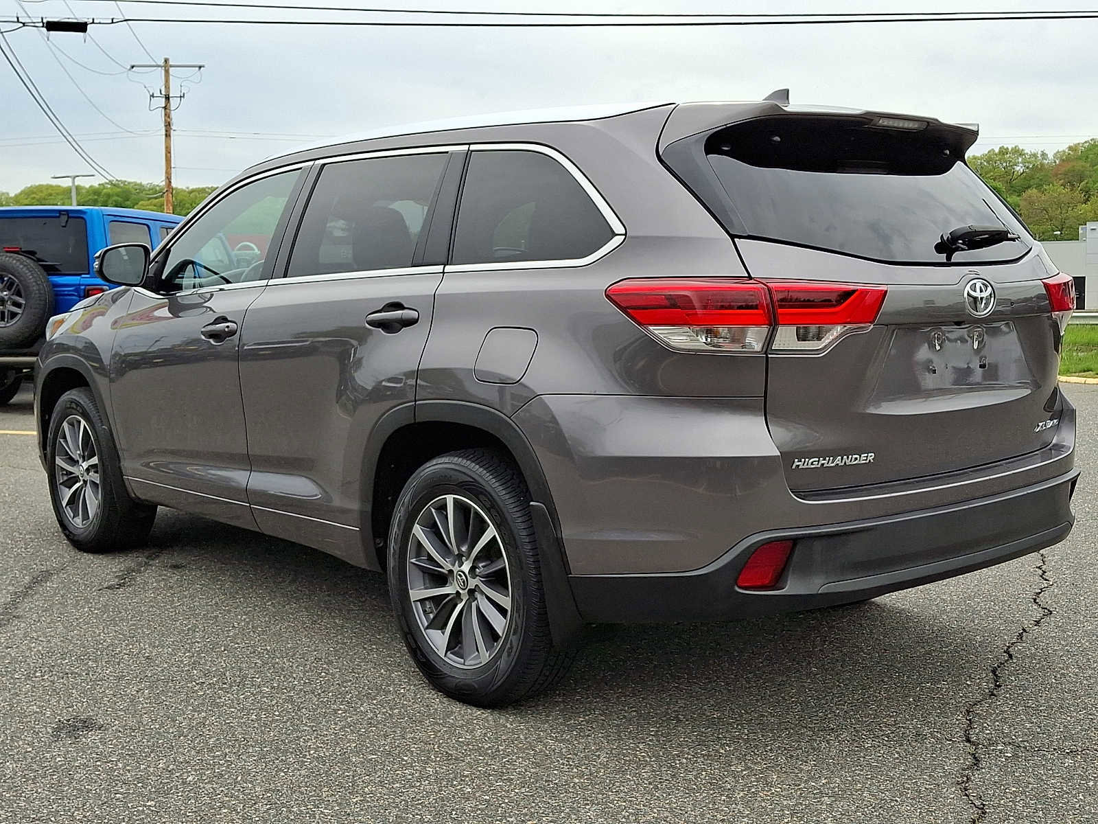 Used 2018 Toyota Highlander XLE AWD/4WD image 4