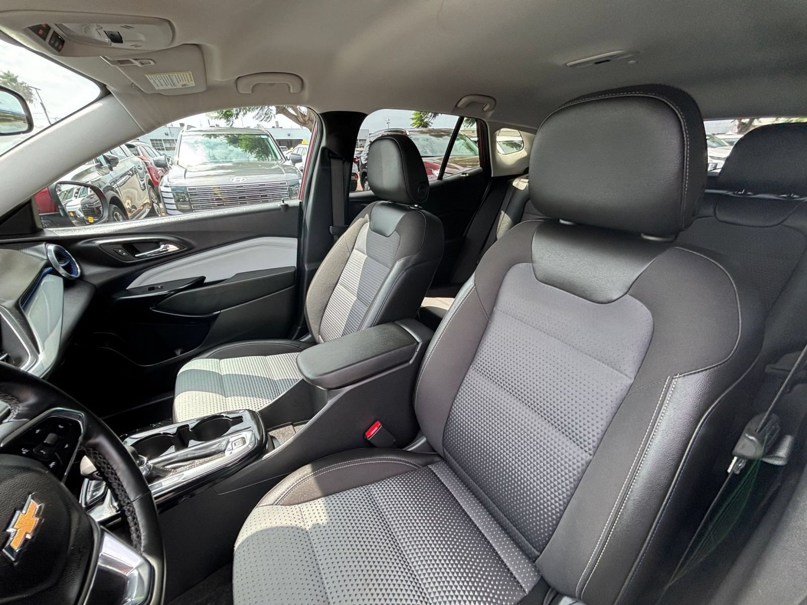 Used 2025 Chevrolet Trax LT w/ LT Convenience Package FWD image 65