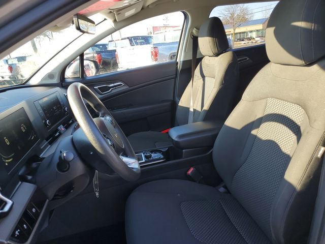 Used 2023 Kia Sportage LX image 5