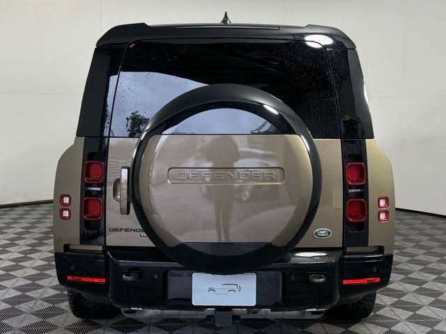 Used 2023 Land Rover Defender 130 X-Dynamic SE image 7