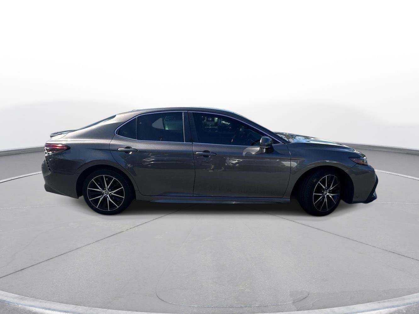 Used 2022 Toyota Camry SE w/ Convenience Package FWD image 5
