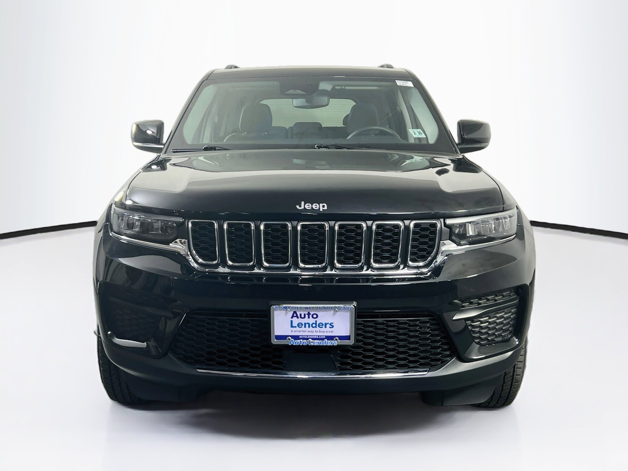 Used 2023 Jeep Grand Cherokee Laredo w/ Luxury Tech Group I AWD/4WD image 2