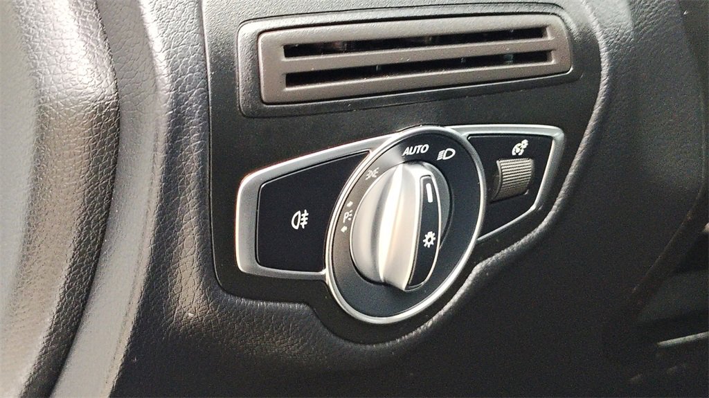 Used 2022 Mercedes-Benz GLC 300 4MATIC image 12