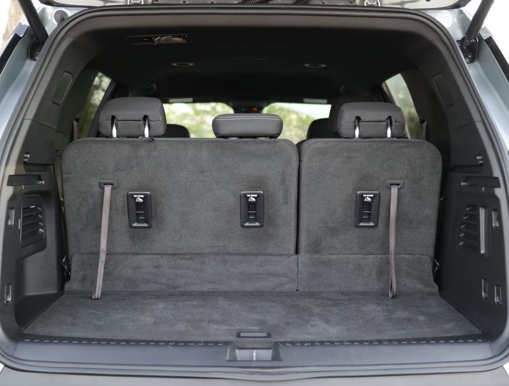 Used 2024 Chevrolet Traverse LT w/ Midnight/Sport Edition image 30