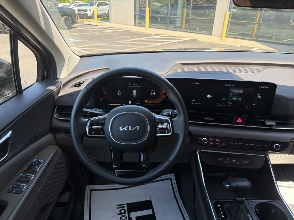 Used 2025 Kia Carnival EX FWD image 21