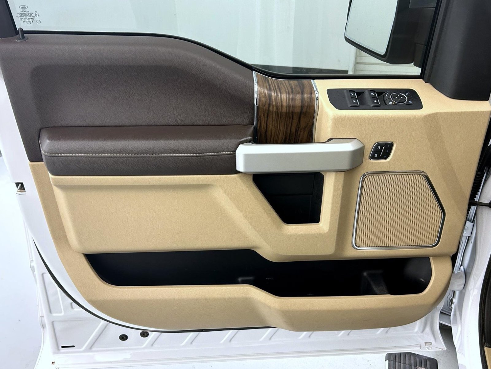 Used 2019 Ford F150 Lariat w/ Equipment Group 502A Luxury AWD/4WD image 10