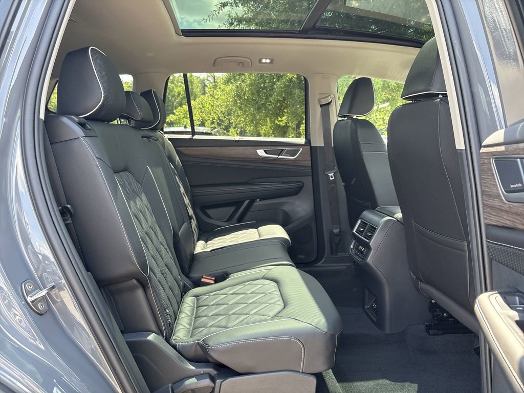 New 2025 Volkswagen Atlas SEL Premium R-Line image 19