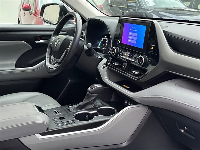 Certified 2024 Toyota Highlander XLE image 8