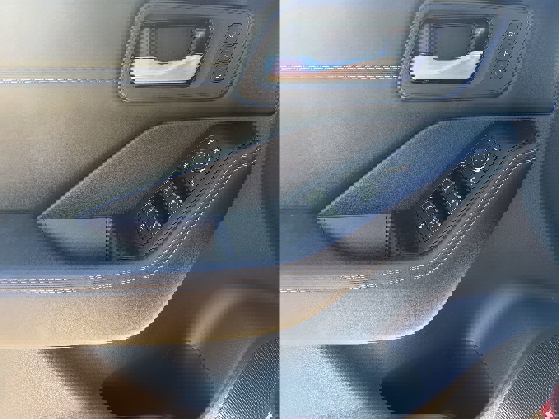 Used 2023 Nissan Rogue SL w/ SL Premium Package image 29