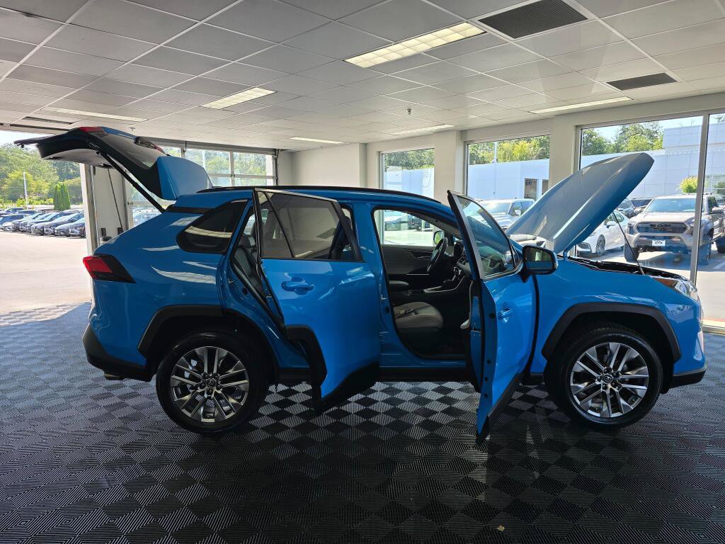 Used 2019 Toyota RAV4 XLE Premium AWD/4WD image 17