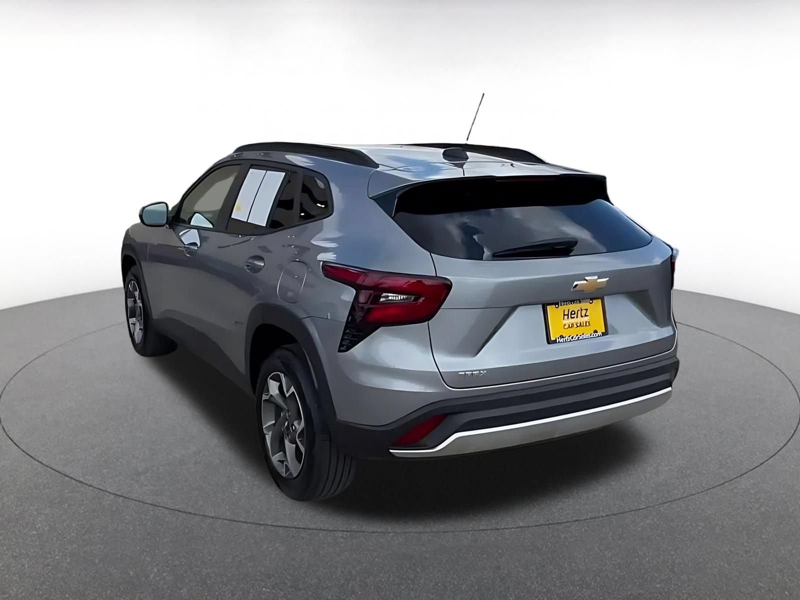 Used 2025 Chevrolet Trax LT FWD image 11