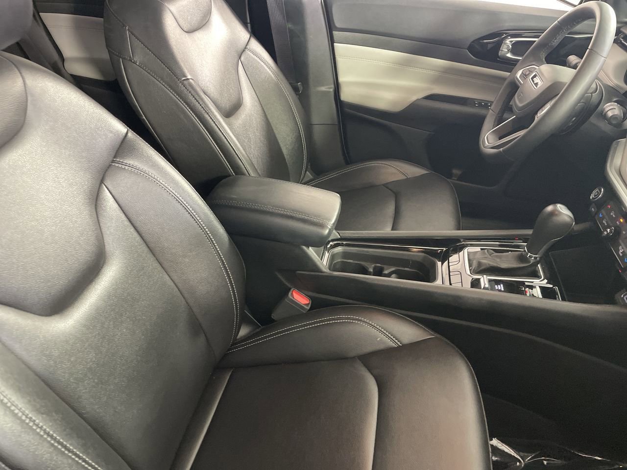 Used 2025 Jeep Compass Limited image 23