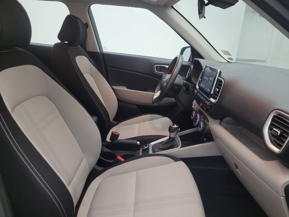 Used 2025 Hyundai Venue SEL FWD image 21