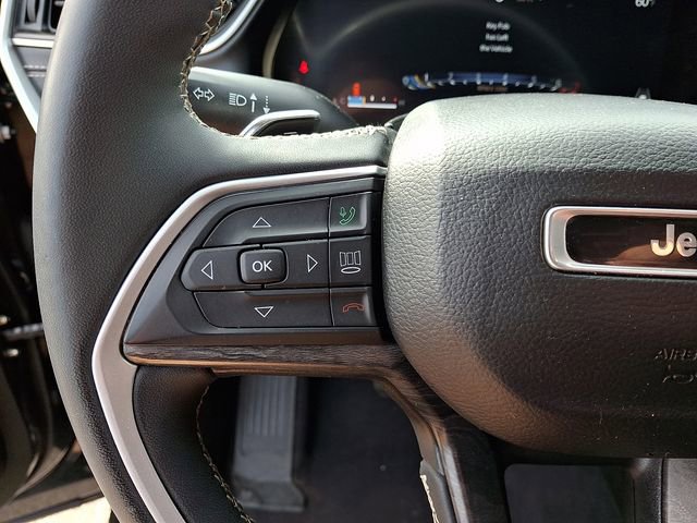 Used 2023 Jeep Grand Cherokee L Limited w/ Luxury Tech Group II AWD/4WD image 21