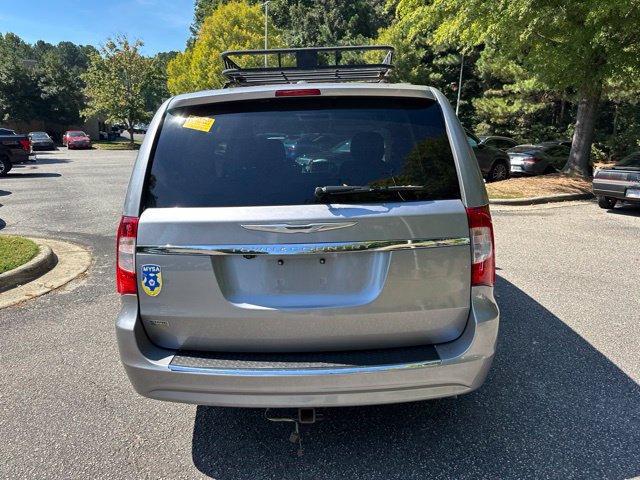 Used 2016 Chrysler Town & Country Touring FWD image 6